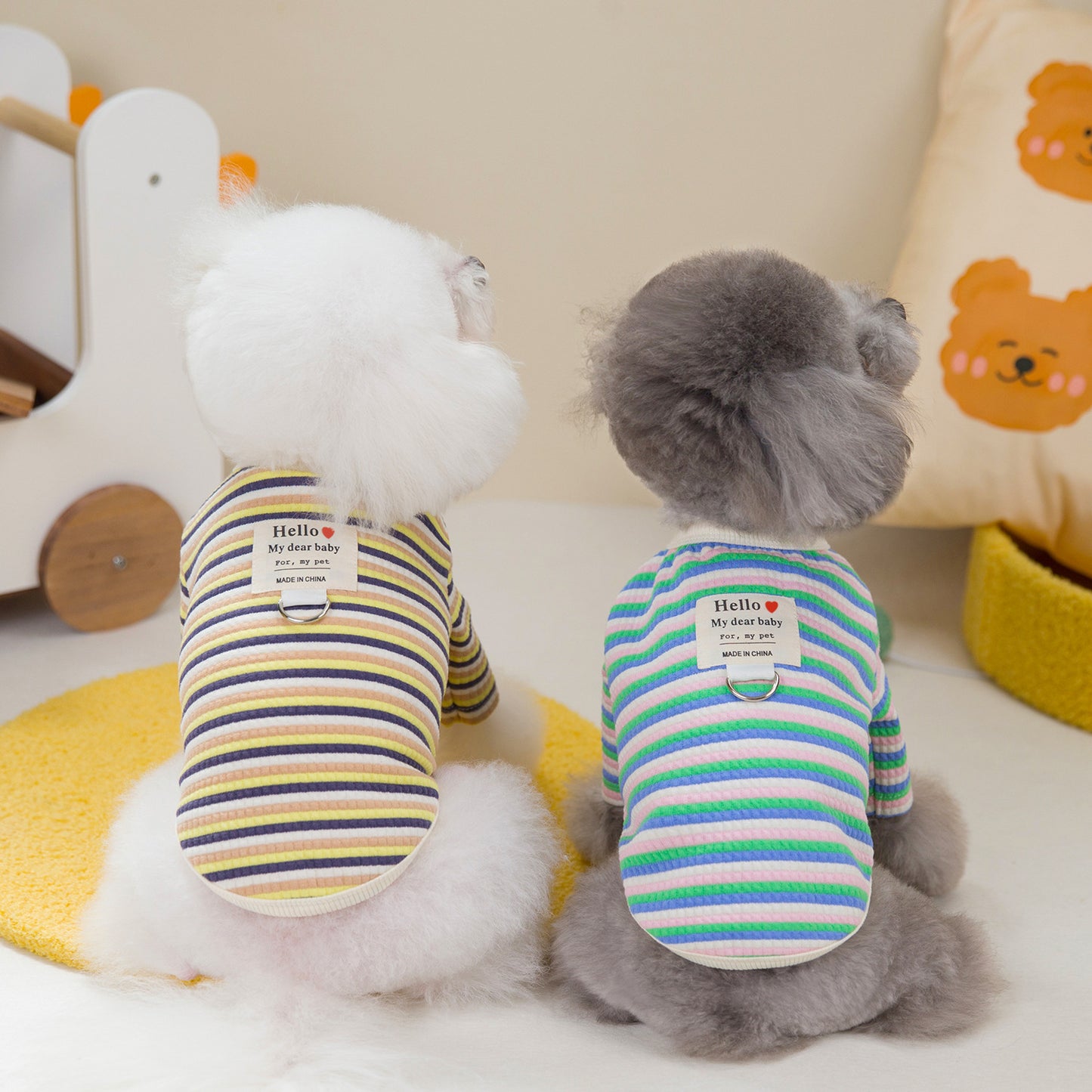 人気犬の服ペット服小型犬や猫が秋と冬に着ることができる暖かく快適なハローボーダーTシャツ