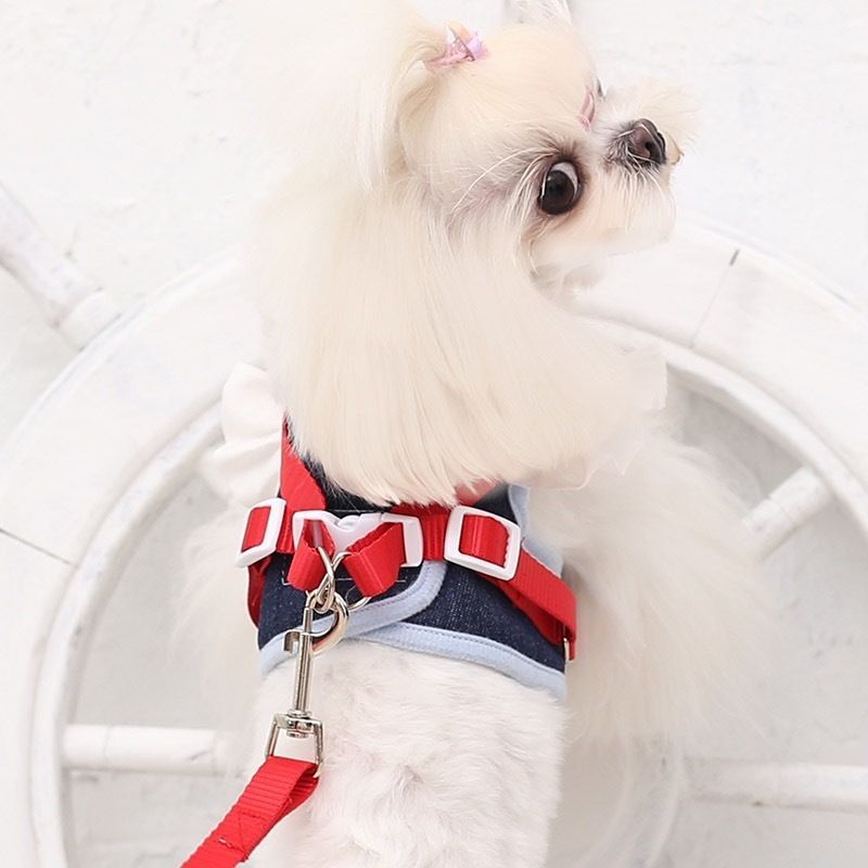 デニム風の犬の牽引紐のベスト式の飛袖の犬の牽引は胸のベルトのテディの熊の服を防ぎます メガ割ワンピースパンツトートバッグ