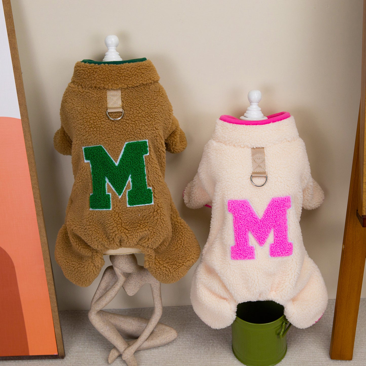 人気犬の服ペット服小型犬や猫は秋と冬の暖かく快適なビッグM四本足フリースジャケットを着用することができます