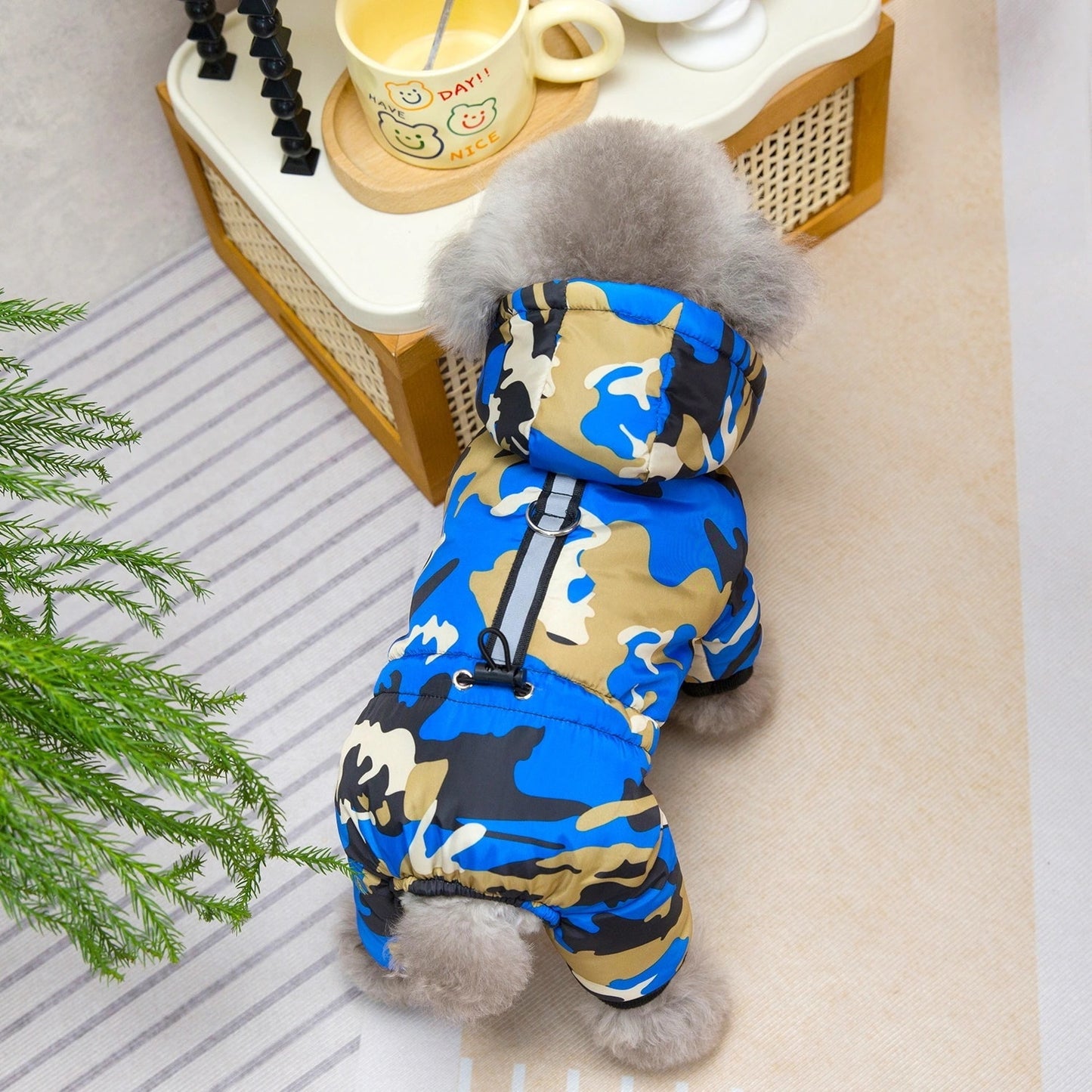 人気犬の服 ペットの服 小型犬や猫は秋と冬の暖かく快適なプルバックル迷彩四本足の綿のジャケットを着用することができます