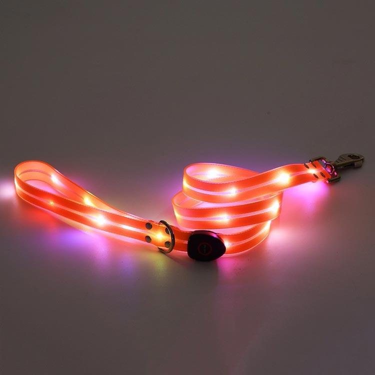 3日以内に出荷 明日まで値下げ 犬 リード 光る 安全対策 LED光るリード 軽量 ペット用リード 長さ120cm 夜間散歩 柔らかい 無臭 夜散歩ライト 視認性 犬 USB充電式 期間限定オファー