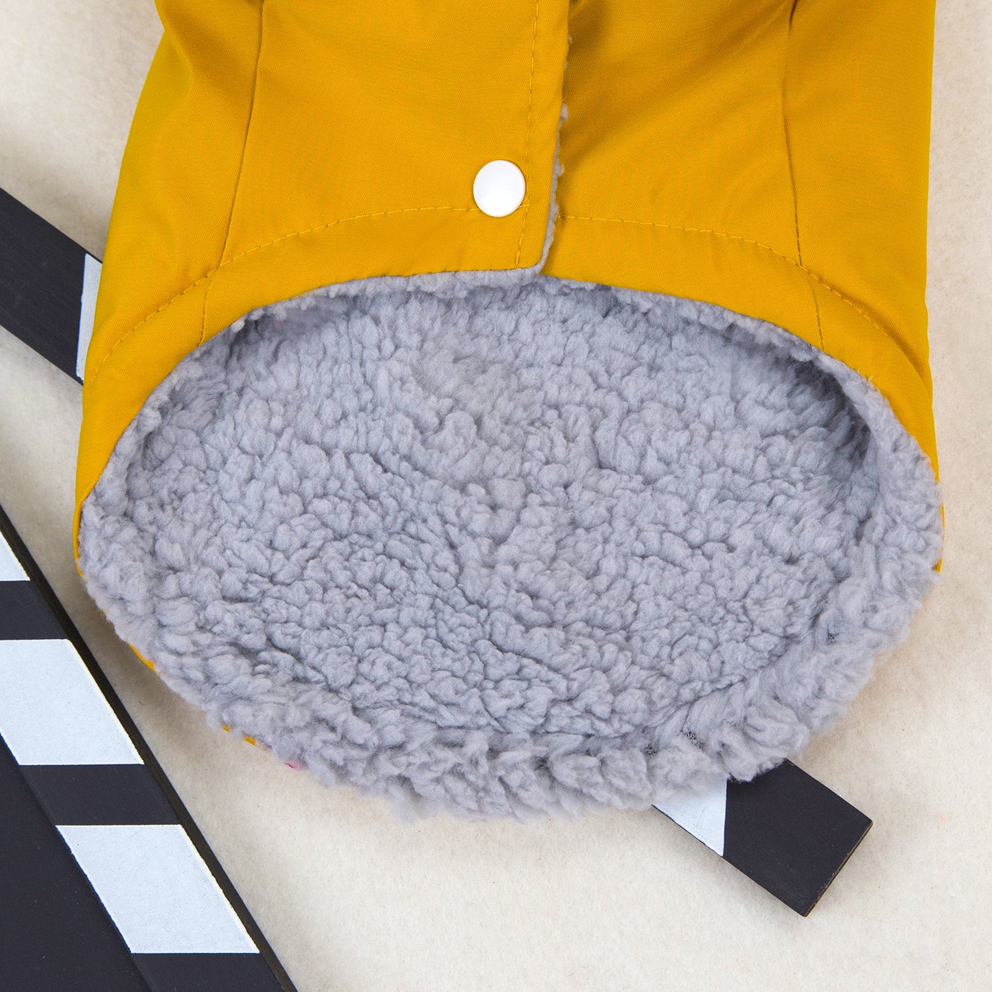 人気犬の服ペット服小型犬や猫が秋と冬に着用することができます暖かく快適な立方体の袋二本足の綿のコート