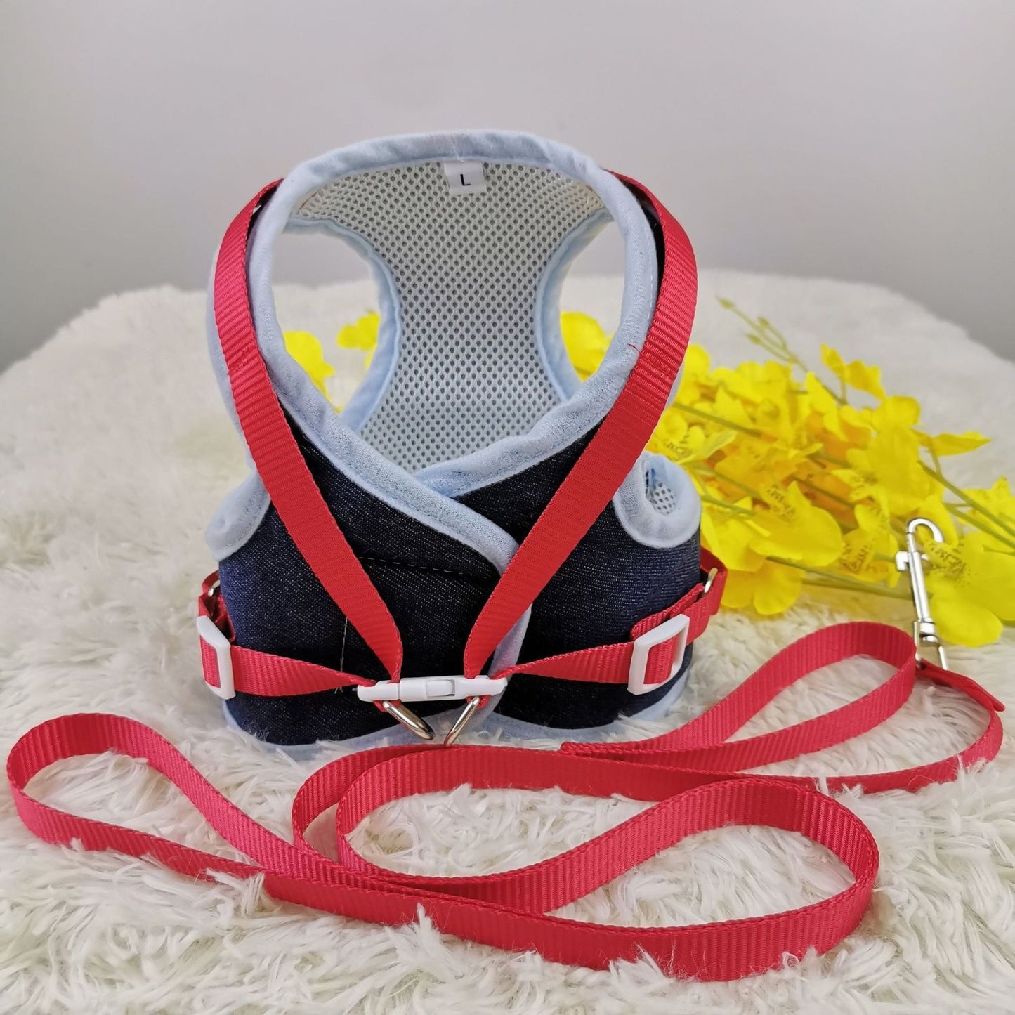 デニム風の犬の牽引紐のベスト式の飛袖の犬の牽引は胸のベルトのテディの熊の服を防ぎます メガ割ワンピースパンツトートバッグ