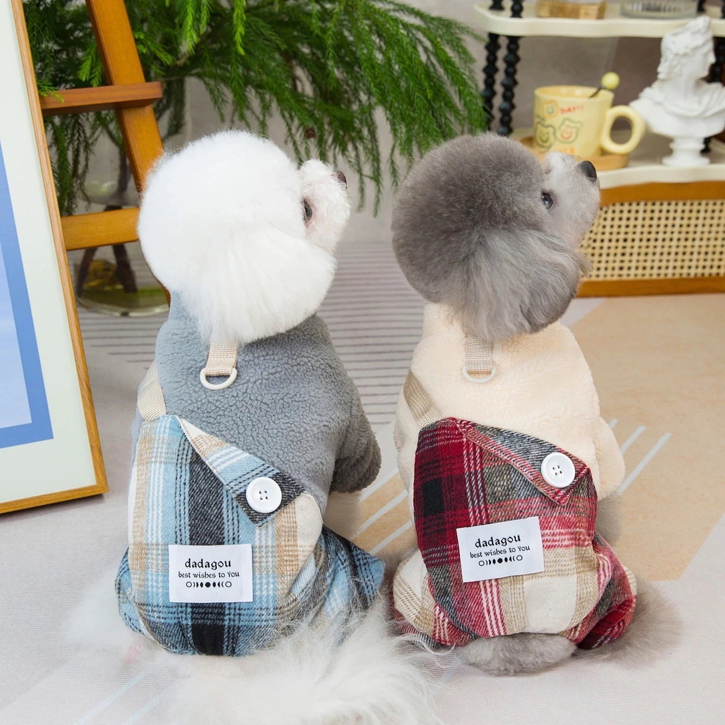 人気犬の服ペット服小型犬や猫が秋と冬に着用することができます暖かく快適なチェック柄の四本足のズボンに代わって