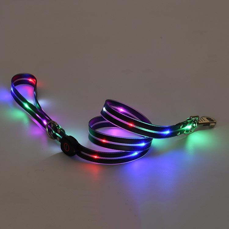 3日以内に出荷 明日まで値下げ 犬 リード 光る 安全対策 LED光るリード 軽量 ペット用リード 長さ120cm 夜間散歩 柔らかい 無臭 夜散歩ライト 視認性 犬 USB充電式 期間限定オファー