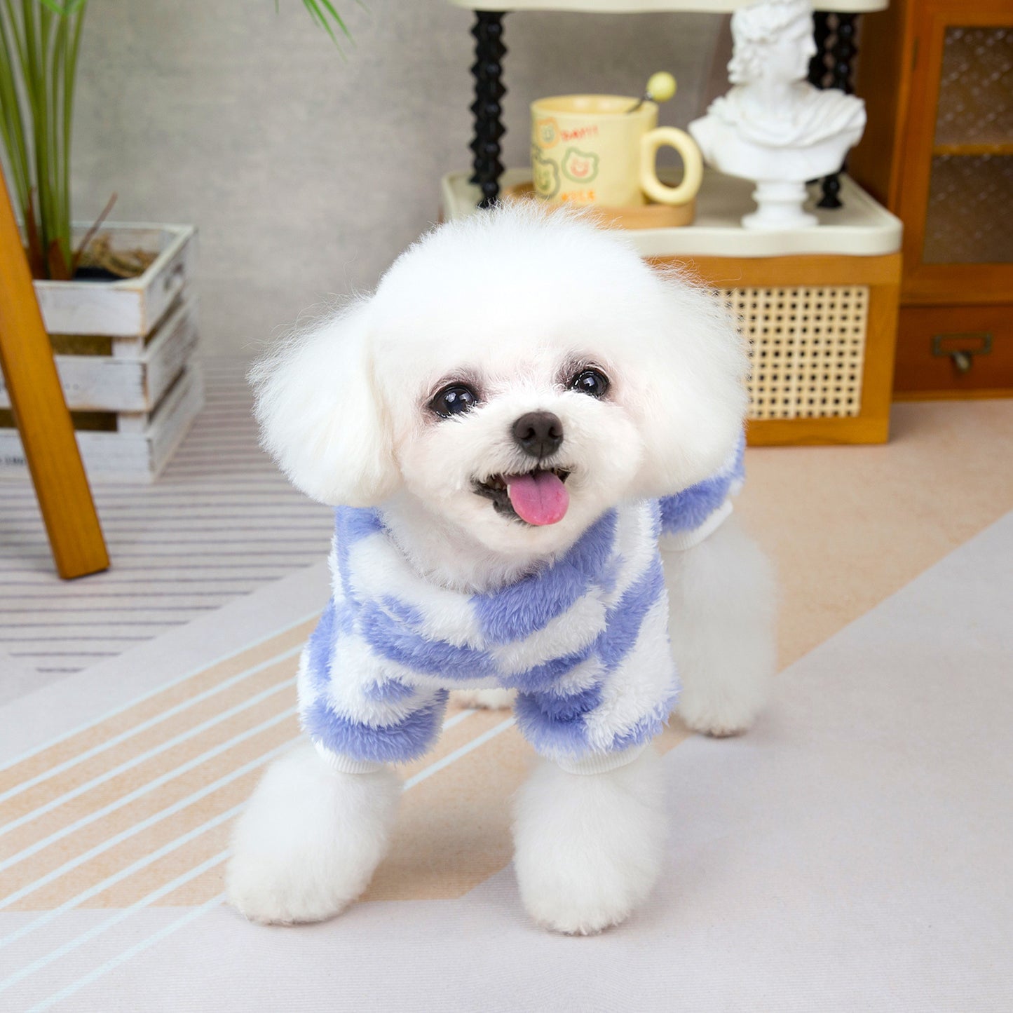 人気犬の服ペットの服小型犬や猫が秋と冬に着用することができます暖かく快適なトリコロールの4脚フリースジャケット