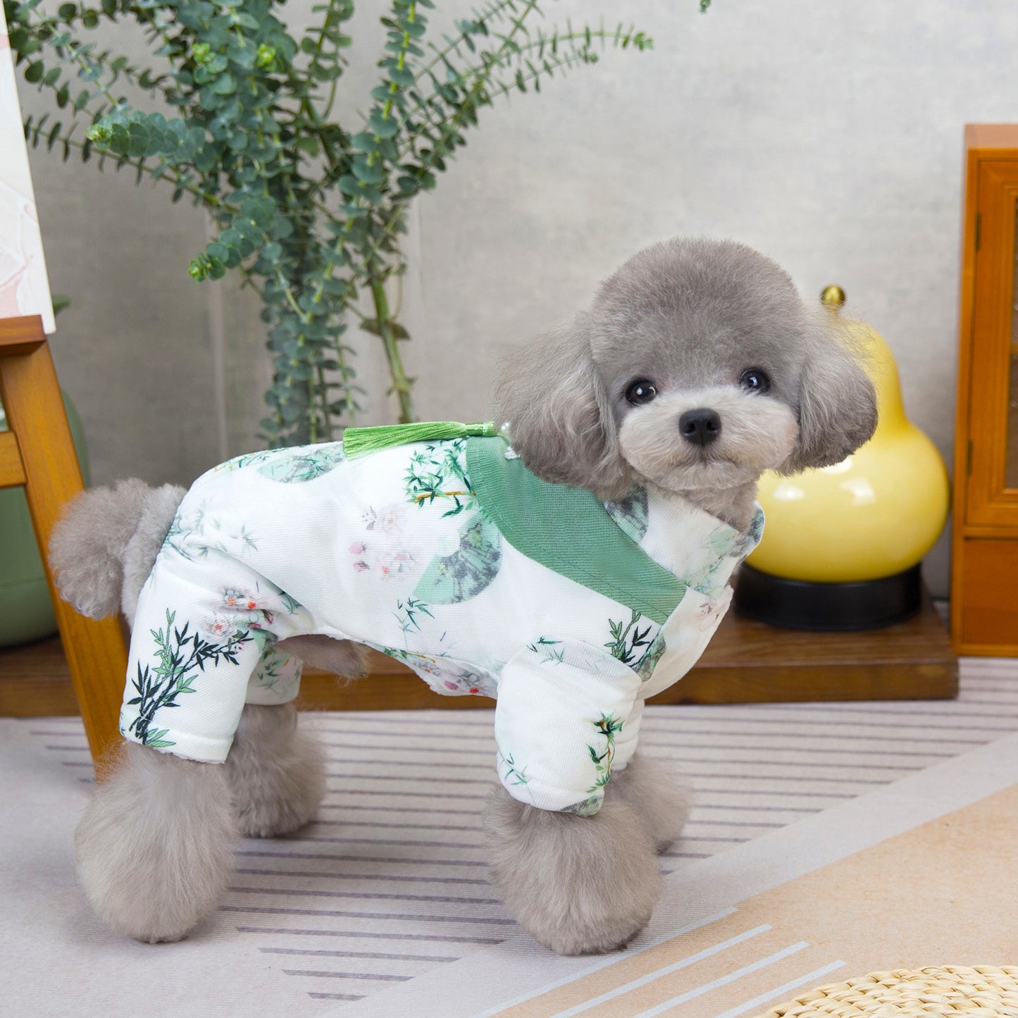 人気犬の服ペットの服小型犬や猫は秋と冬の暖かく快適な中国風の四本足の綿のコートを着ることができます