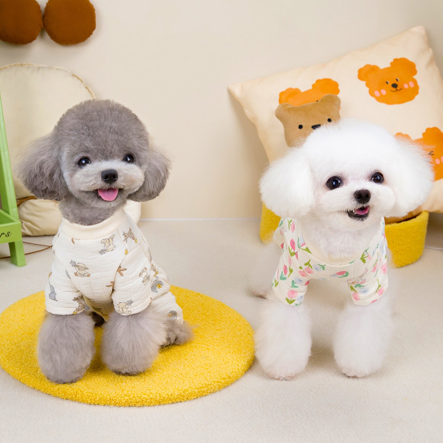人気犬の服ペット服小型犬や猫は秋と冬の暖かく快適な二重層綿ガーゼ腹のスーツを着ることができます