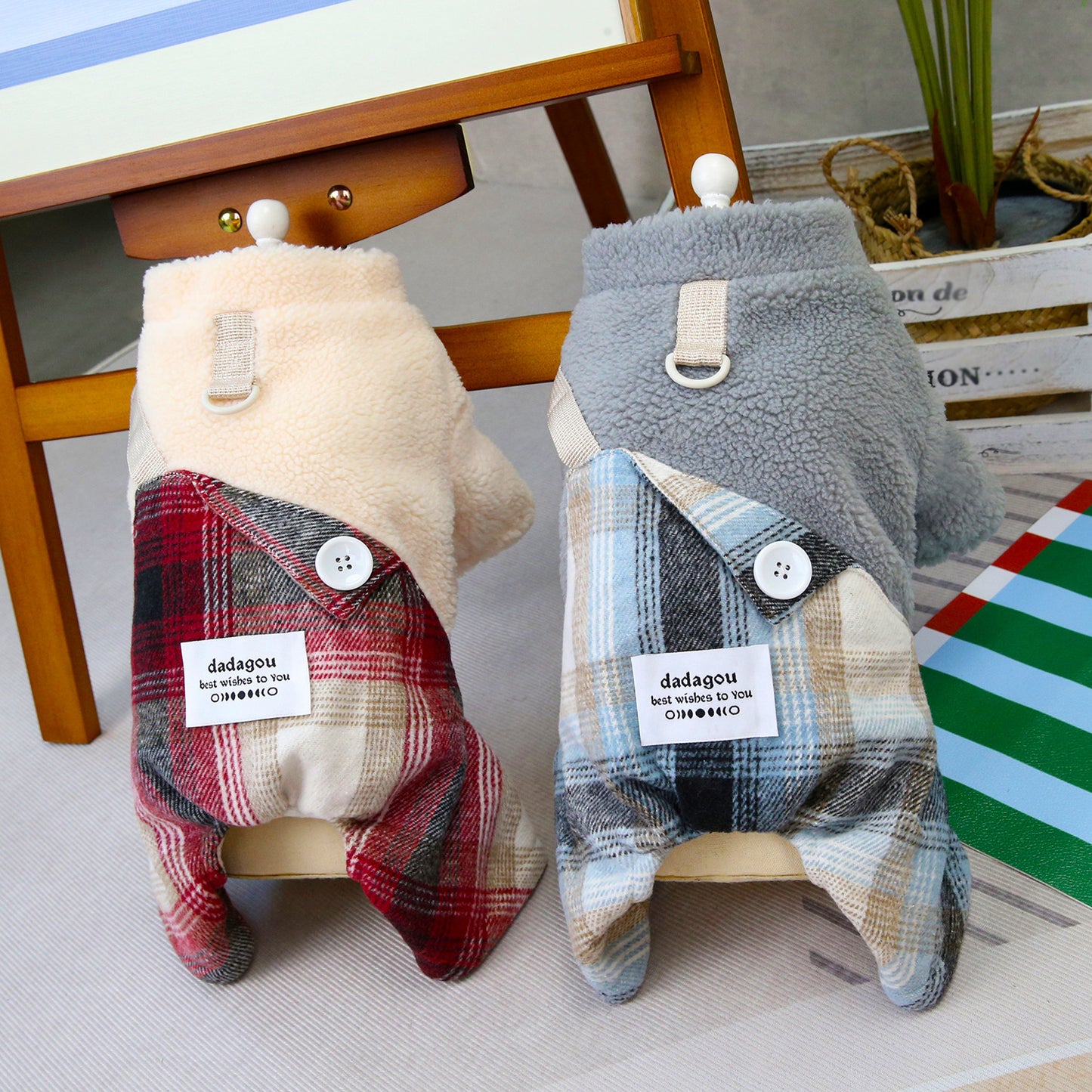 人気犬の服ペット服小型犬や猫が秋と冬に着用することができます暖かく快適なチェック柄の四本足のズボンに代わって