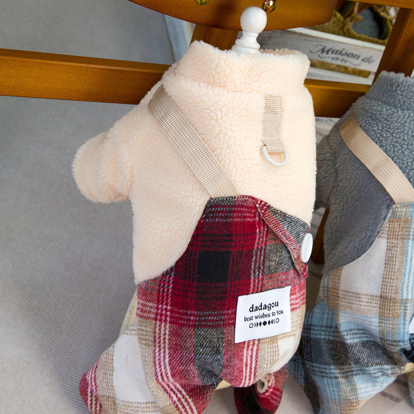 人気犬の服ペット服小型犬や猫が秋と冬に着用することができます暖かく快適なチェック柄の四本足のズボンに代わって