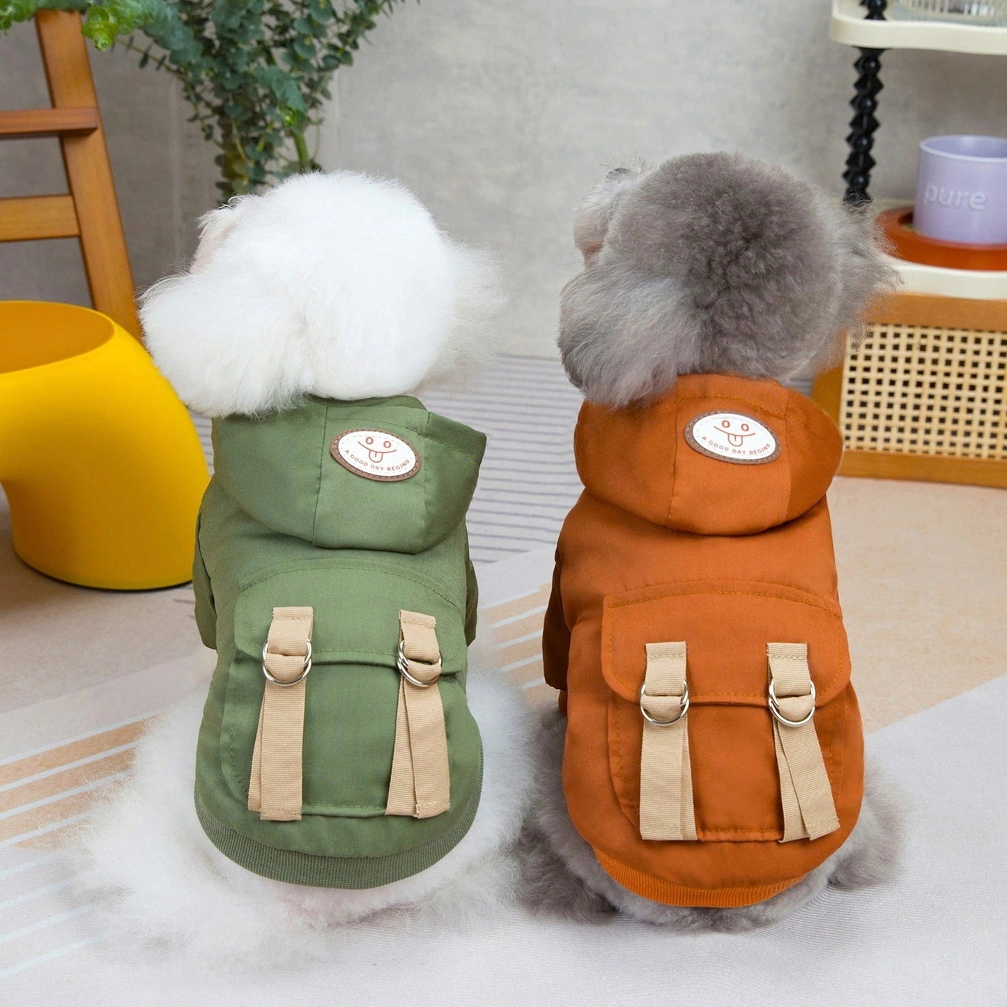 人気犬の服ペットの服小型犬猫は涼しい風に代わって秋と冬の暖かい快適さを着ることができる二本足の綿のジャケット