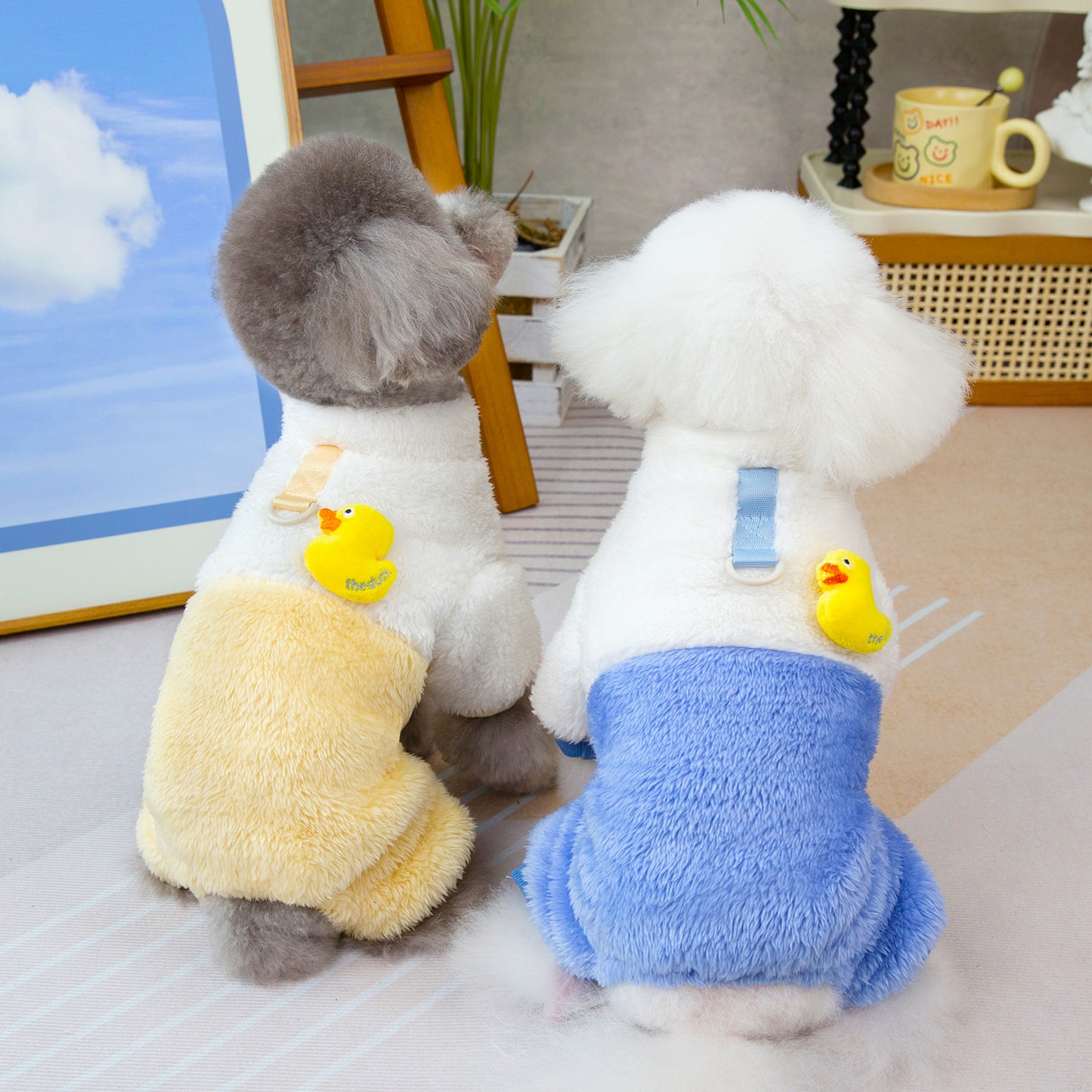 人気犬の服ペット服小型犬猫が着ることができる秋と冬の新しい暖かい快適なアヒル4脚フリースジャケット