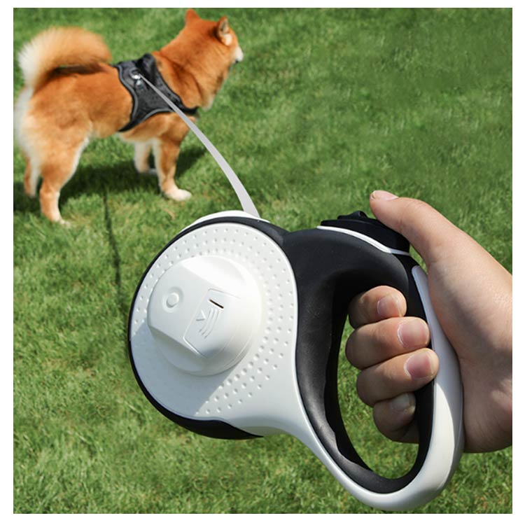 キャンペーン価格パフォーマンス犬用 5m ライト付き ペット巻き取り式 リード 3m ライト付き 伸縮リード 光る ロング 大型犬 中型犬 led ペット用品 反射 長い 散歩 ライト付 かわいい ス
