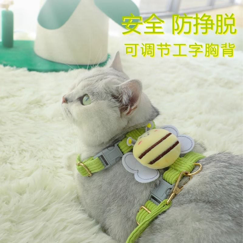 猫の牽引紐が抜けないようにします犬の牽引紐を散歩します