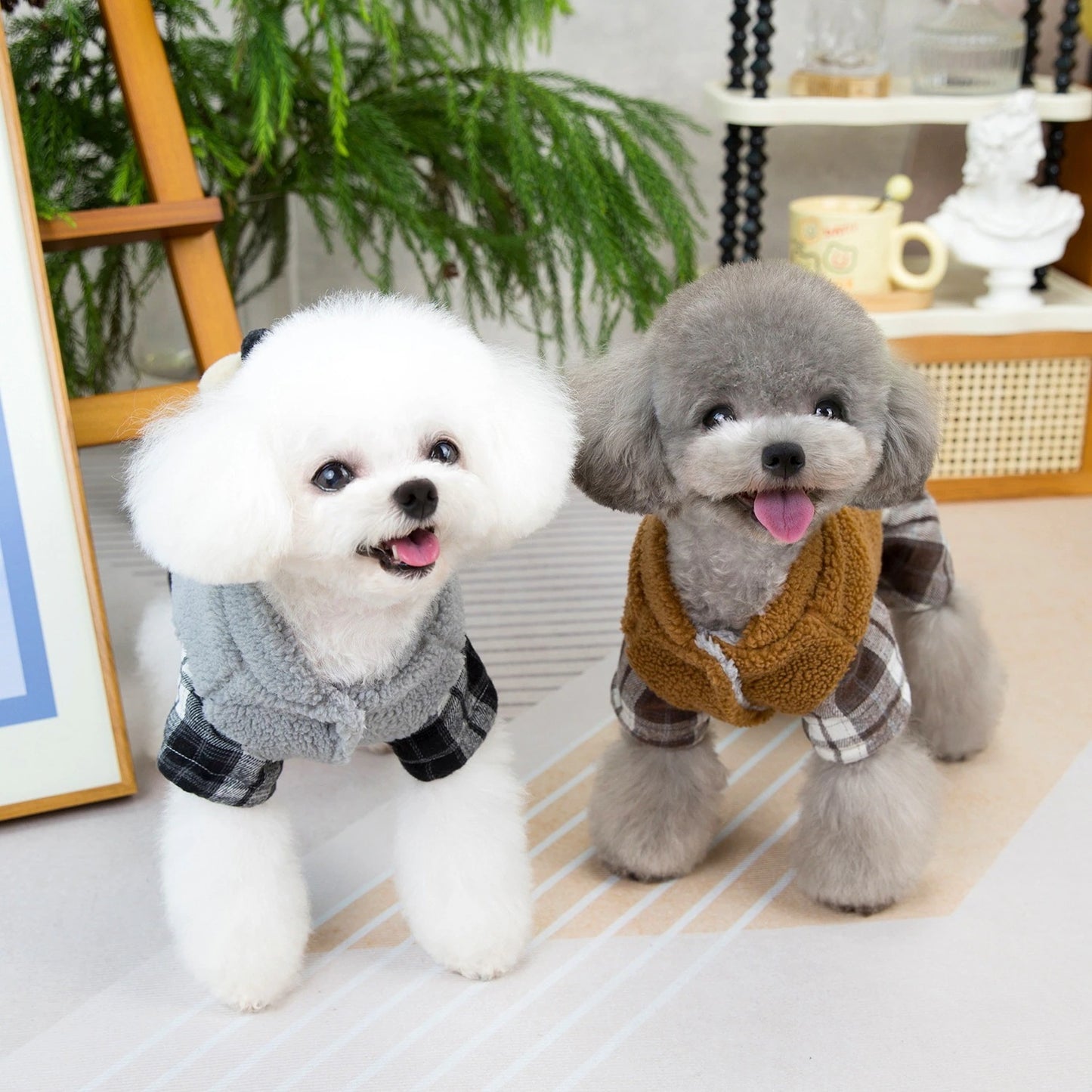 人気犬の服ペット服小型犬や猫が秋と冬に着用することができます暖かく快適な茶色の犬の4本足の綿のコート