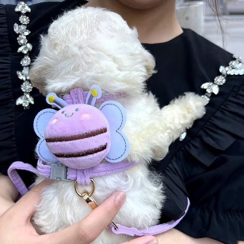 猫の牽引紐が抜けないようにします犬の牽引紐を散歩します