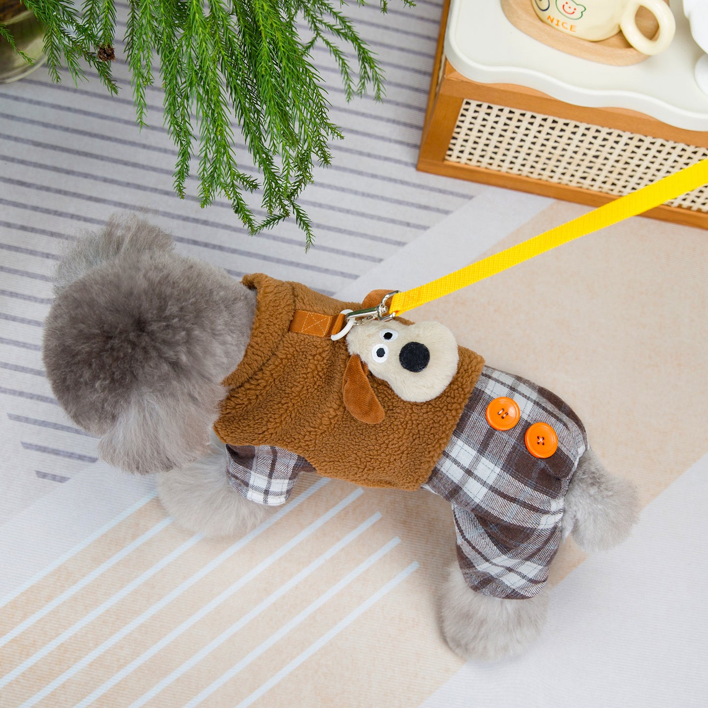 人気犬の服ペット服小型犬や猫が秋と冬に着用することができます暖かく快適な茶色の犬の4本足の綿のコート
