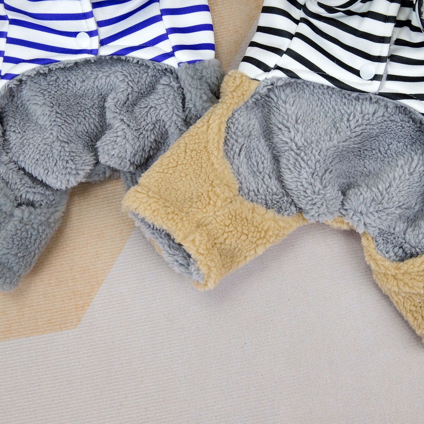 人気犬の服ペットの服小型犬や猫は秋と冬に着用することができます暖かく快適なストライプ刺繍クマ四本足の綿のコート