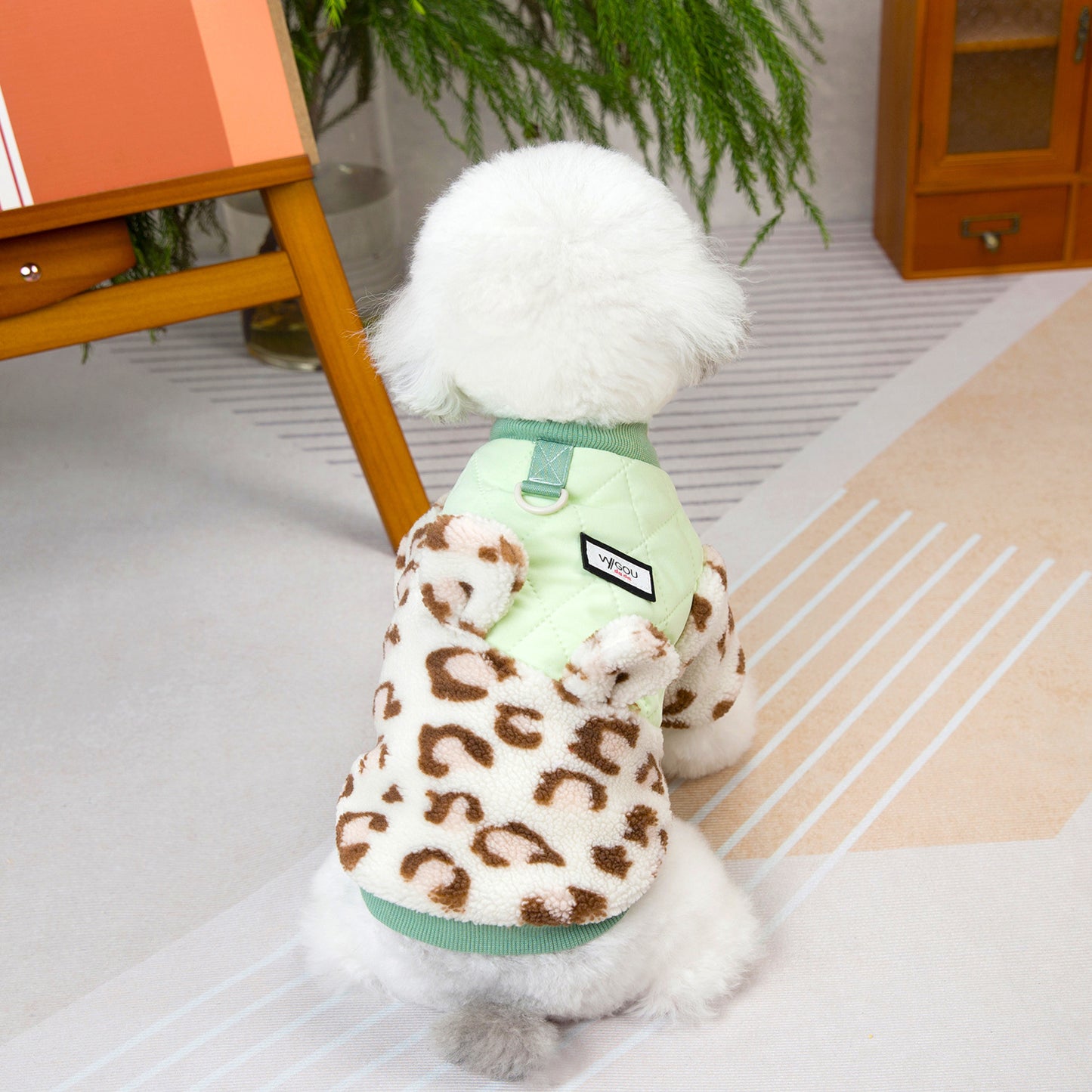 人気犬の服ペットの服小型犬猫は秋と冬に着用することができます暖かく快適ヒョウ柄パッチワーク二本足コットンコート