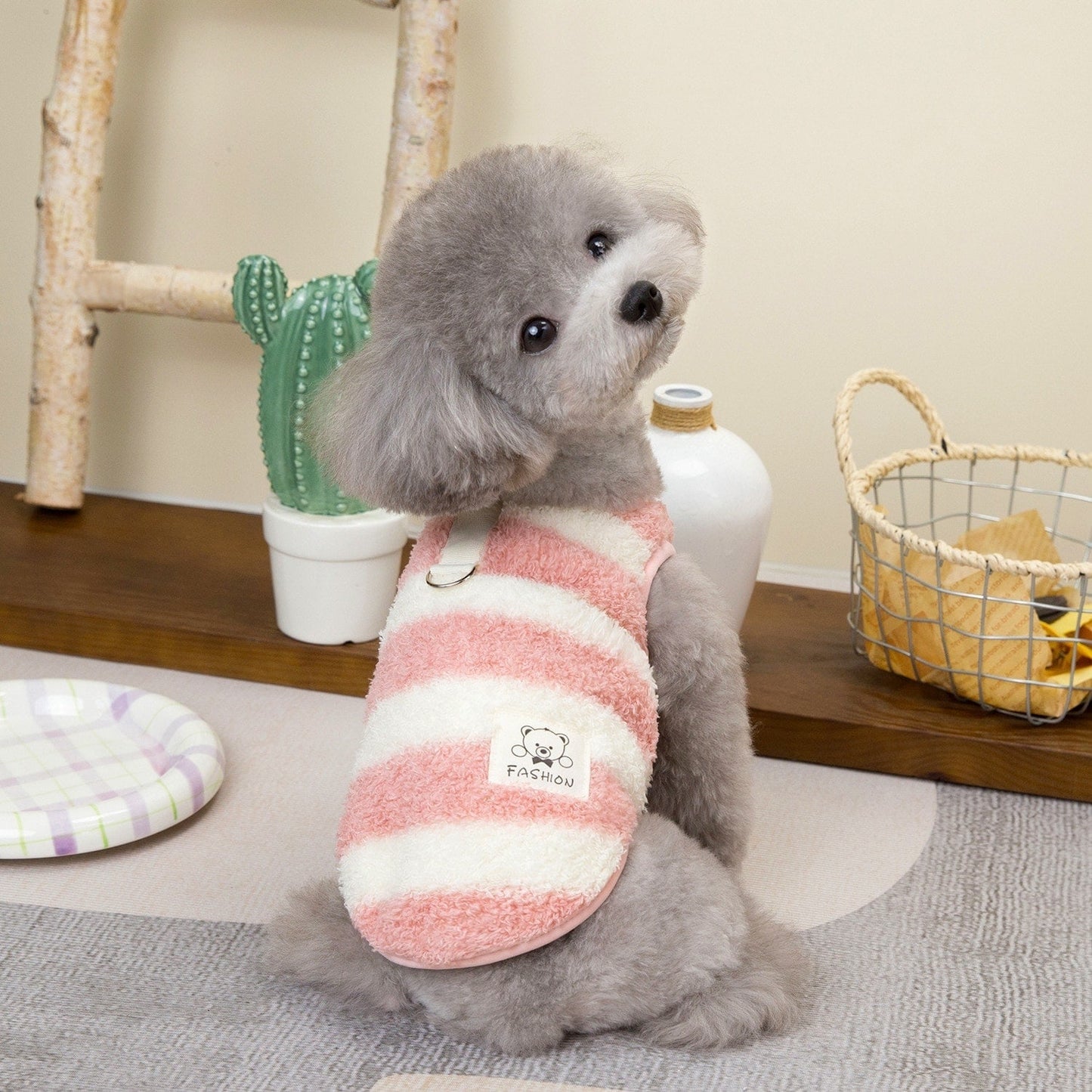 本日の限定商品犬の服ペット服小型犬や猫が着ることができる秋と冬の暖かく快適な大きなストライプフリースのベスト