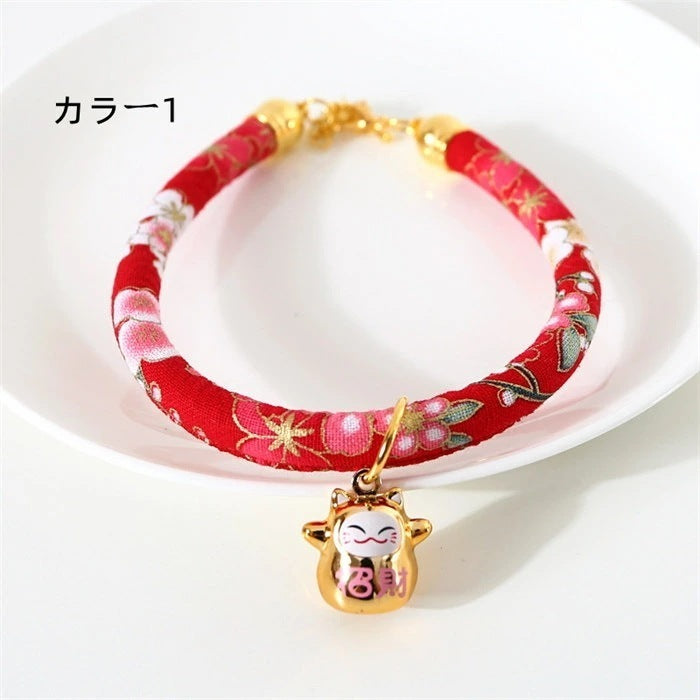 大人気！ 首輪 セーフティバックル ペット ペット用品 猫 猫用 猫の首輪 和柄 和風 鈴 鈴付き チャーム付き ちりんちりん かわいい オシャレ 招き猫 サイズ調節可能 クッション入り 痛くない