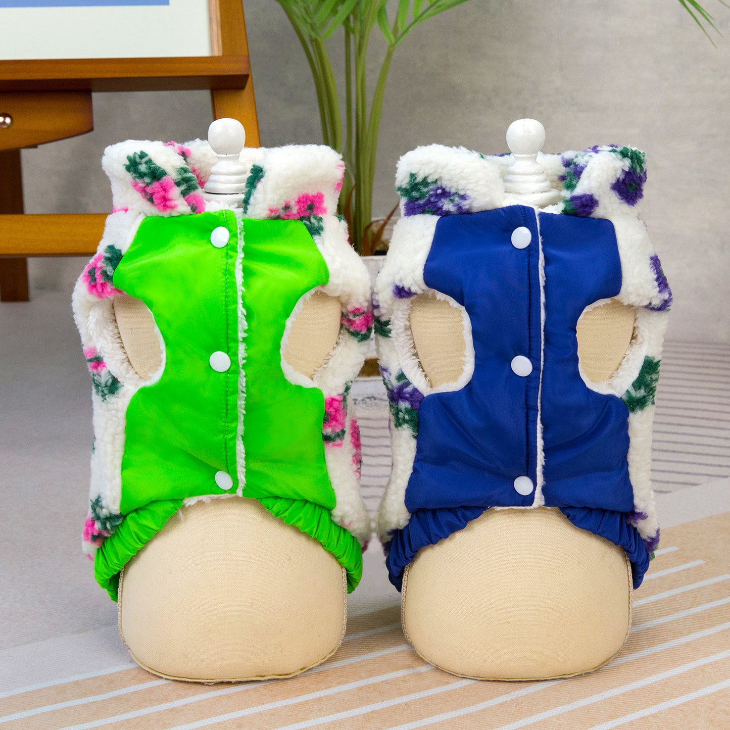 本日の限定商品犬の服ペットの服小型犬や猫が秋と冬に暖かく快適に着用することができますガーデンフラワーコートに代わって