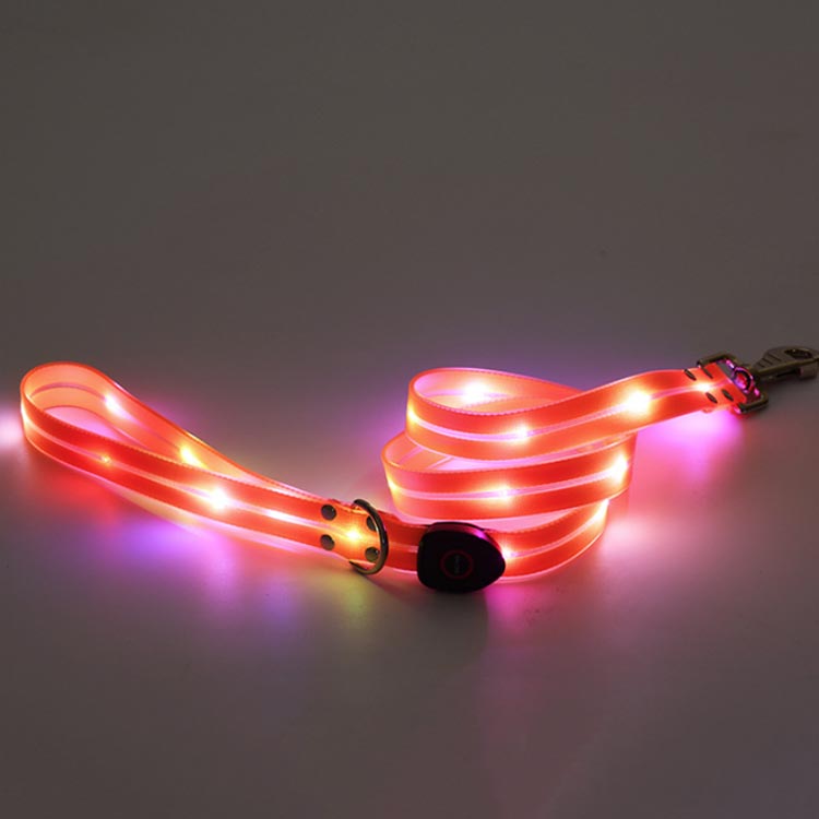 犬 リード 光る LED光るリード 犬光るリード USB充電式 ペット用リード 長さ120cm 夜間散歩 柔らかい 無臭 夜散歩ライト 軽量 安全対策 視認性 子犬 小型犬 中型犬 大型犬 おしゃれ