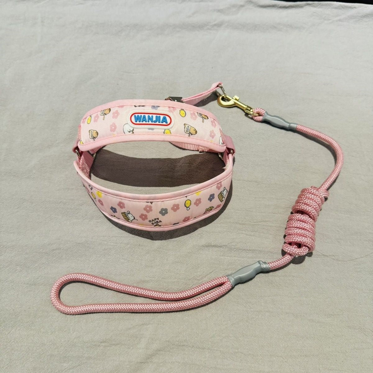犬の牽引縄のチェーンの小型は犬の熊の子犬を散歩します メガ割ワンピースパンツトートバッグ