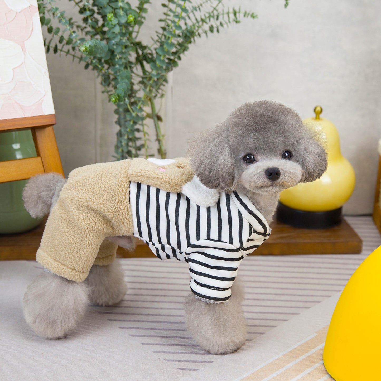 人気犬の服ペットの服小型犬や猫は秋と冬に着用することができます暖かく快適なストライプ刺繍クマ四本足の綿のコート