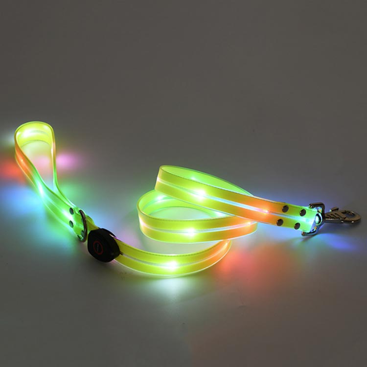 犬 リード 光る LED光るリード 犬光るリード USB充電式 ペット用リード 長さ120cm 夜間散歩 柔らかい 無臭 夜散歩ライト 軽量 安全対策 視認性 子犬 小型犬 中型犬 大型犬 おしゃれ