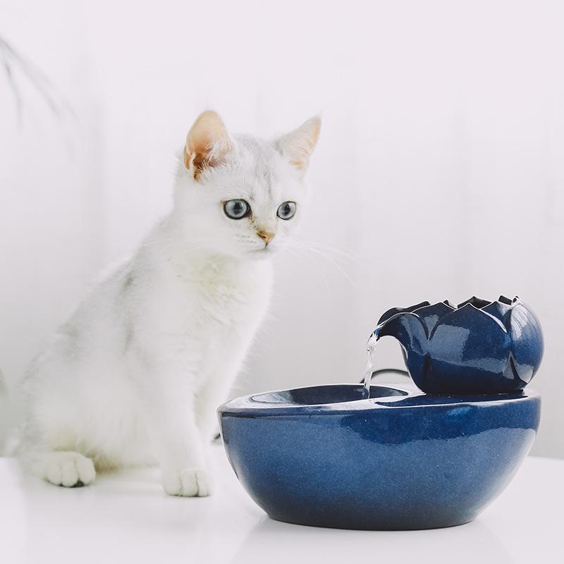 セラミックファウンテン　ブルー/ブラック (犬 猫 ペット用 自動循環 水飲み 給水器 濾過 清潔 給水器 給水機 流れる)