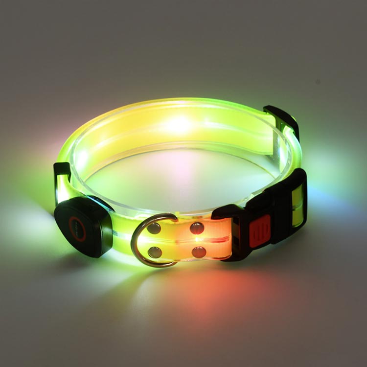 【送料無料】犬 首輪 光る LED光る首輪 犬光る首輪 USB充電式 ペット用首輪 サイズ調整可能 夜間散歩 柔らかい 無臭 夜散歩ライト 軽量 対策 視認性 子犬 小型犬 中型犬 大型犬 おしゃれ